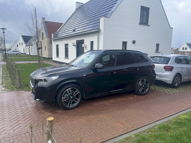BMW iX1 (2023)