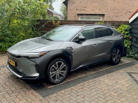 Toyota bZ4X Premium (2022)