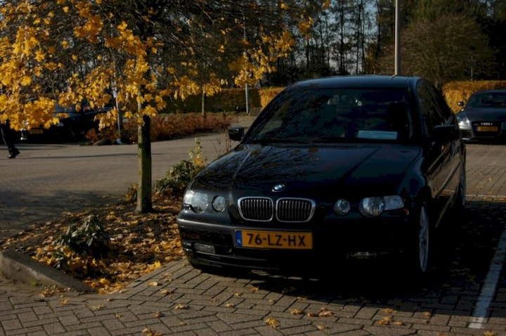 BMW 325ti Compact Executive (2003)
