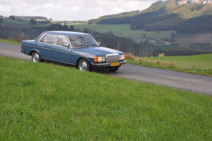 Mercedes-Benz W123  (1980)