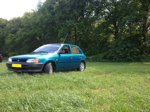Toyota Starlet 1.3i (1995)