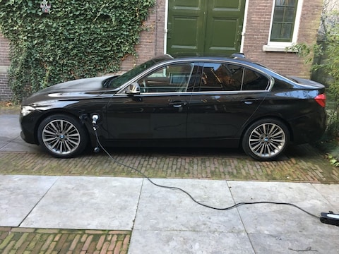 BMW 330e iPerformance