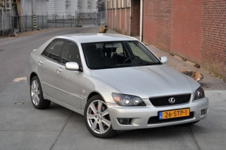 Lexus IS 200 (2000)