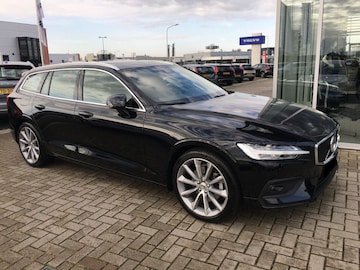 Volvo V60 T4 Momentum Pro (2020)