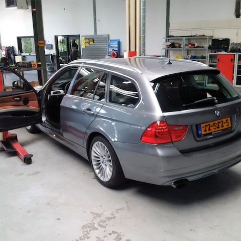 BMW 318i Touring Corporate Lease Luxury Line (2011)