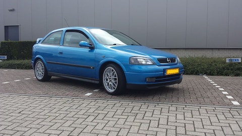 Opel Astra 2.0i-16V OPC (2000)