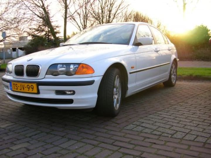 BMW 320i