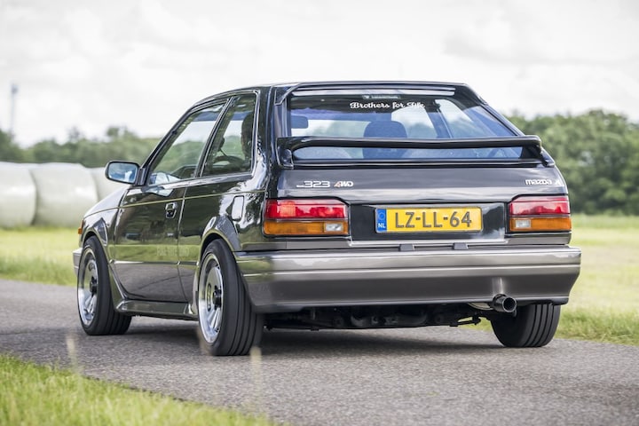 Mazda 323 Formule 4