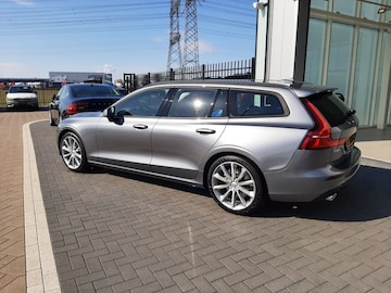 Volvo V60 B3 Momentum Advantage (2021)