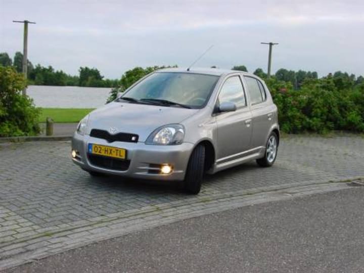 Toyota Yaris 1.5 16v VVT-i T Sport (2002)