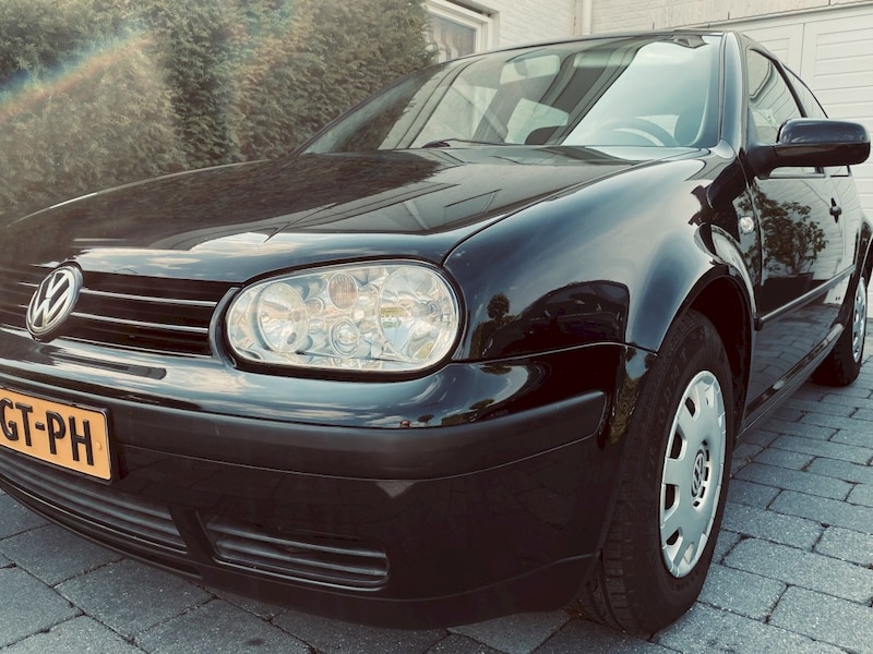 Volkswagen Golf 1.6 16V (2001)