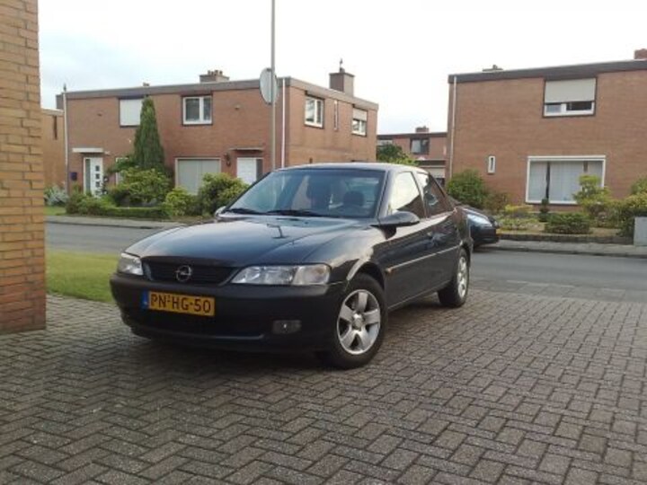 Opel Vectra 2.0i-16V CD