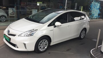 Toyota Prius Wagon (2012)