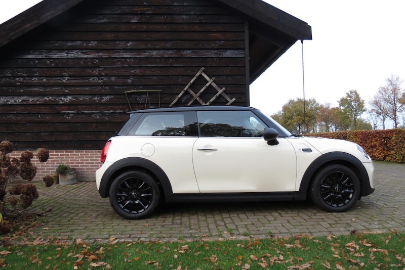 MINI One (2015)