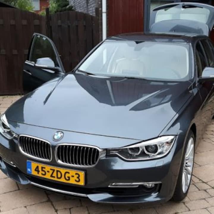BMW 328i Touring High Executive (2012)