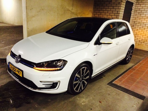 Volkswagen Golf 1.4 TSI GTE (2015)