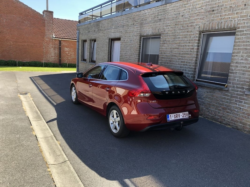 Volvo V40 D2 Momentum (2015)