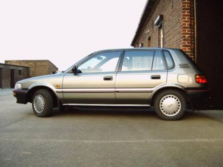 Toyota Corolla 1.3 XLi (1990)