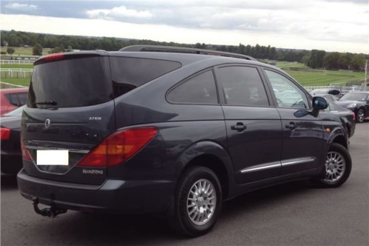 Ssangyong Rodius SV 270X (2005)
