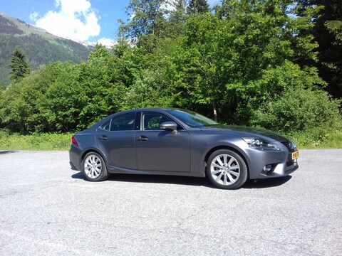 Lexus IS 300h First Edition