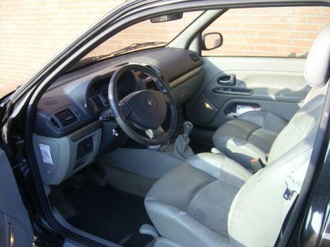 Renault Clio 1.6 16V Initiale (2002)