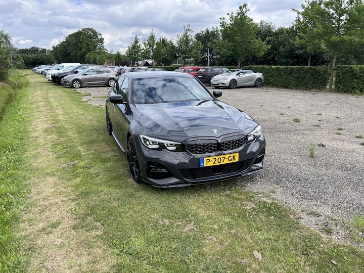 BMW 330e (2020)