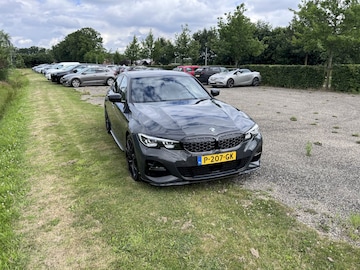 BMW 330e (2020)