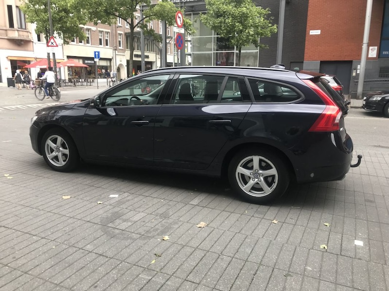 Volvo V60 D4 Momentum (2017)