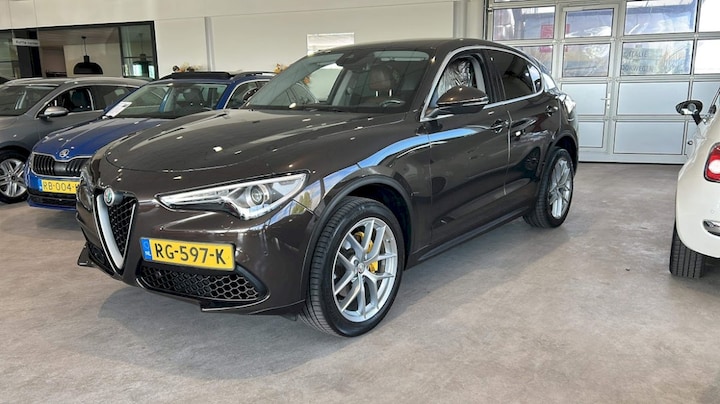 Alfa Romeo Stelvio 2.0T 200pk AWD Super (2017)
