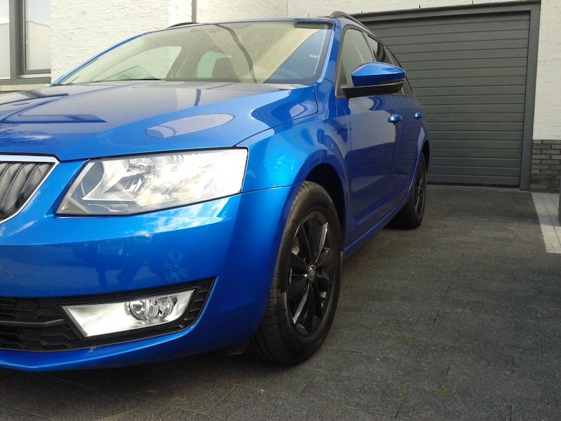 Skoda Octavia Combi 2.0 TDI Ambition Businessline (2014)