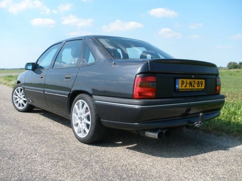 Opel Vectra 2.0i CDX (1995)