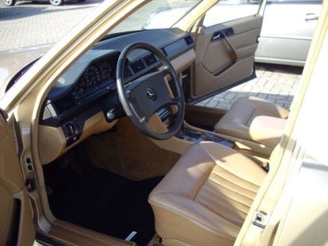 Mercedes-Benz 300 E (1986)