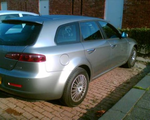 Alfa Romeo 159 Sportwagon 1.9 JTS Distinctive (2007)