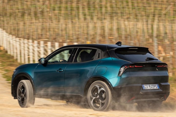 Alfa Romeo Junior Ibrida Q4