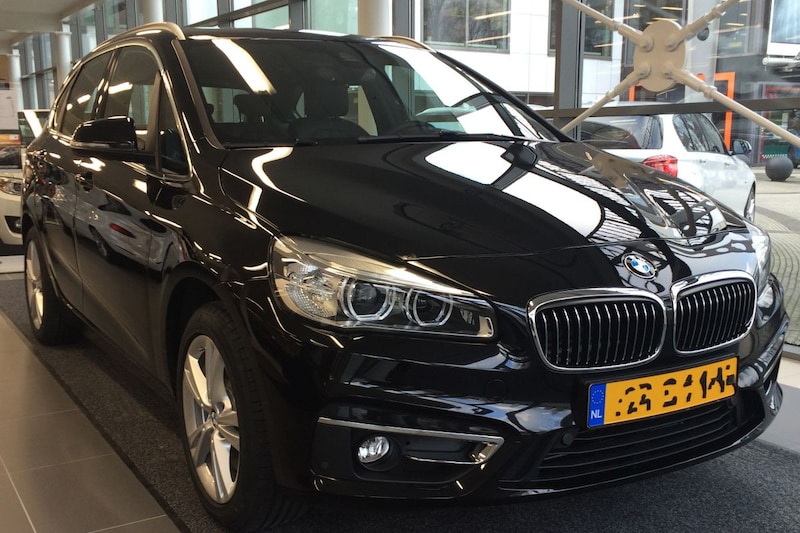 BMW 225xe Active Tourer (2015)