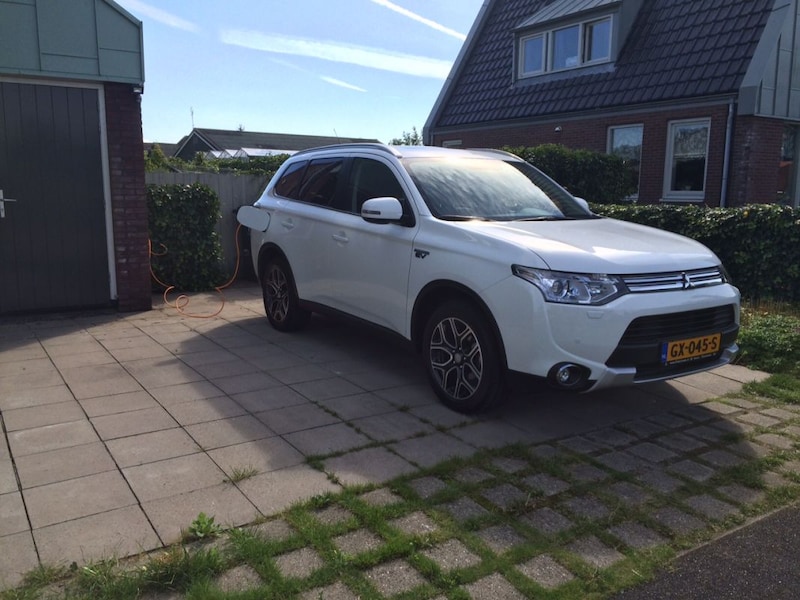 Mitsubishi Outlander PHEV Limited Edition (2015)