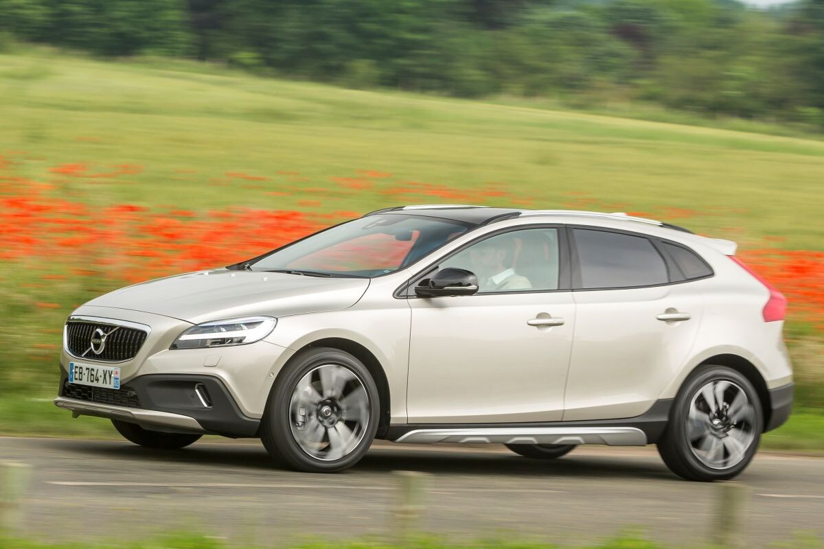 volvo v40 prijs