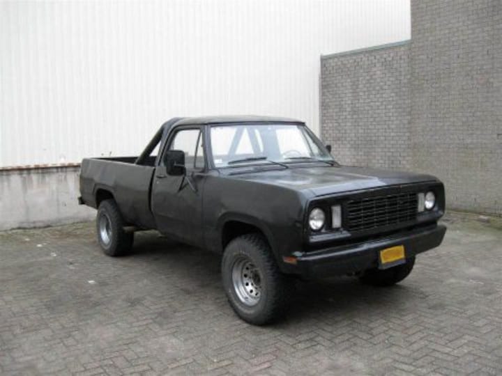 Dodge W200 (1977)