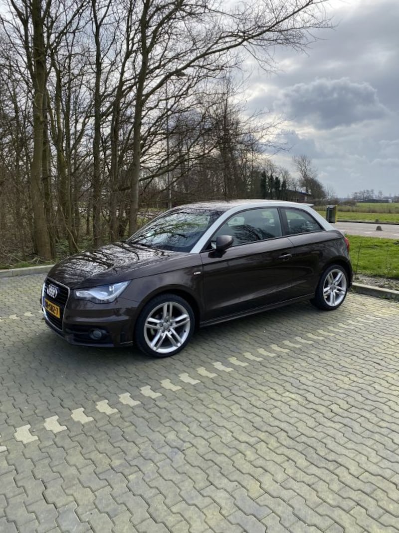 Audi A1 1.2 TFSI S-Edition (2011)