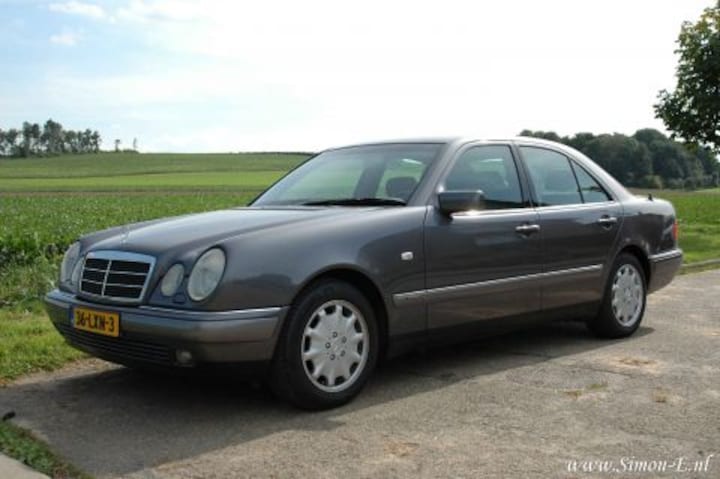 Mercedes-Benz E 320 Elegance (1996)