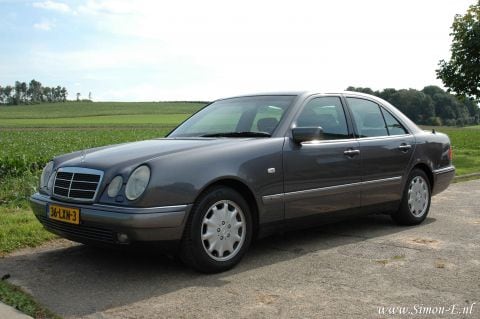Mercedes-Benz E 320 Elegance (1996)
