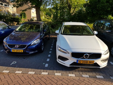 Volvo V60 T4 Momentum Pro