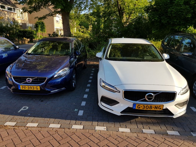 Volvo V60 T4 Momentum Pro (2019)