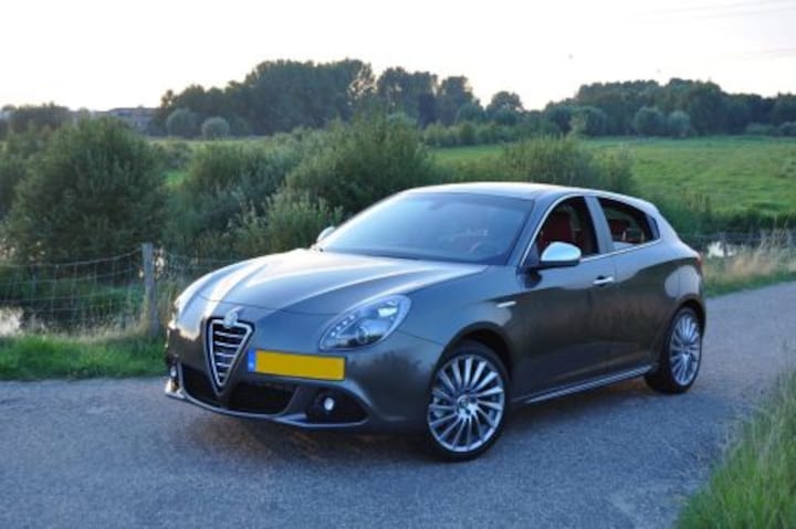 Alfa Romeo Giulietta 1.4 Turbo MultiAir Distinctive (2010)