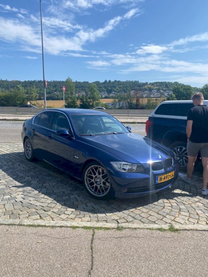 BMW 325i (2006)