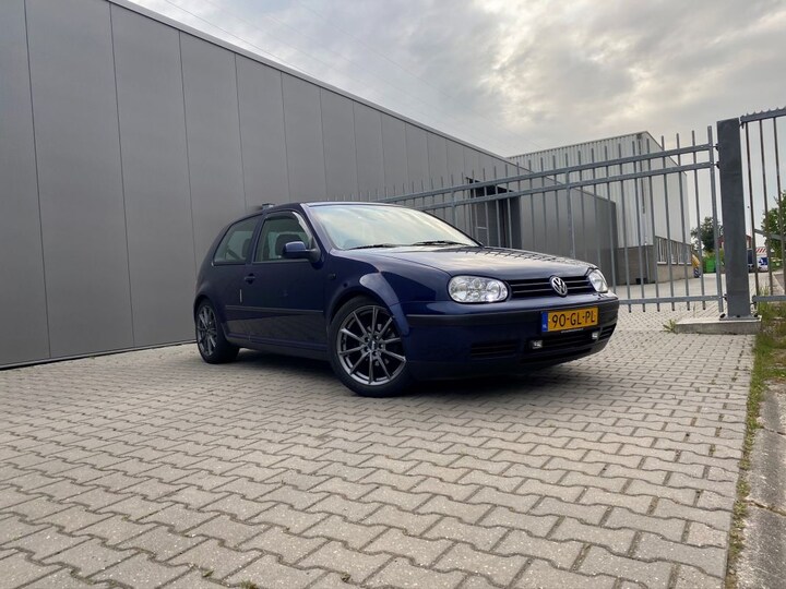 Volkswagen Golf 1.6 16V (2001)