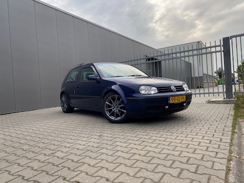 Volkswagen Golf 1.6 16V
