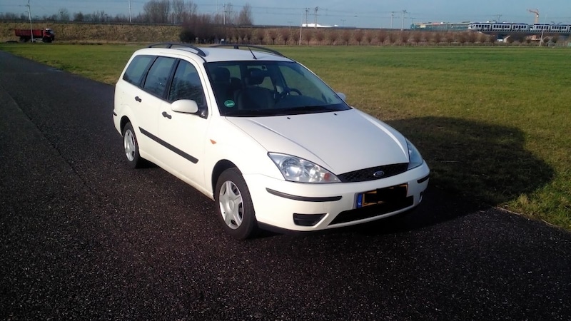 Ford Focus Wagon 1.6 16V Ambiente (2004)