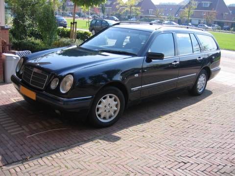 Mercedes-Benz E 240 Elegance Combi (1999)