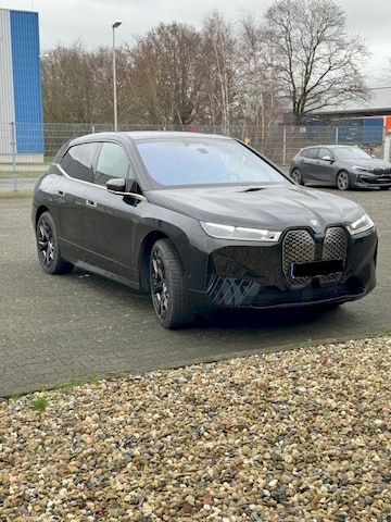 BMW iX M60 (2023)